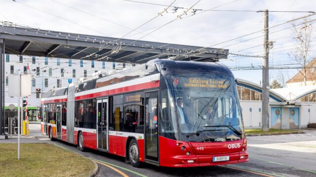 Innsbrucker-Verkehrsdelegation-bei-Obus-Remise-Alpenstrasse